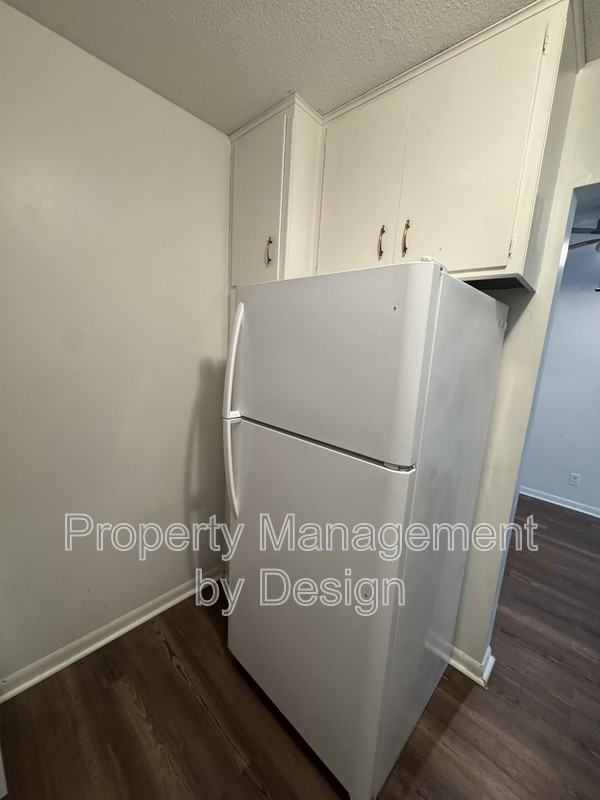 1033 5th St #6 - Photo 5 of 13