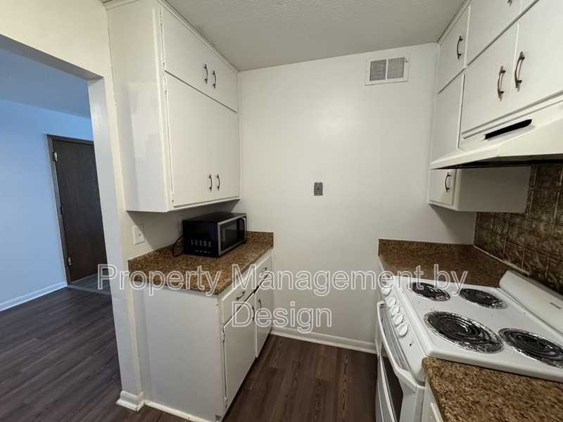 1033 5th St #6 - Photo 6 of 13