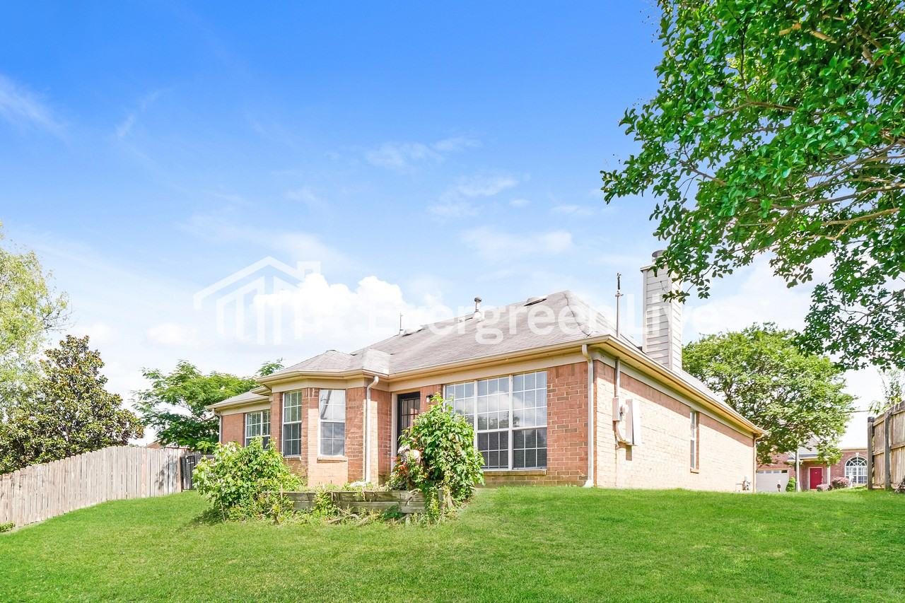 8992 Gracie Ln - Photo 4 of 15