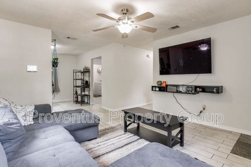 1261 Basin St - Photo 3 of 43