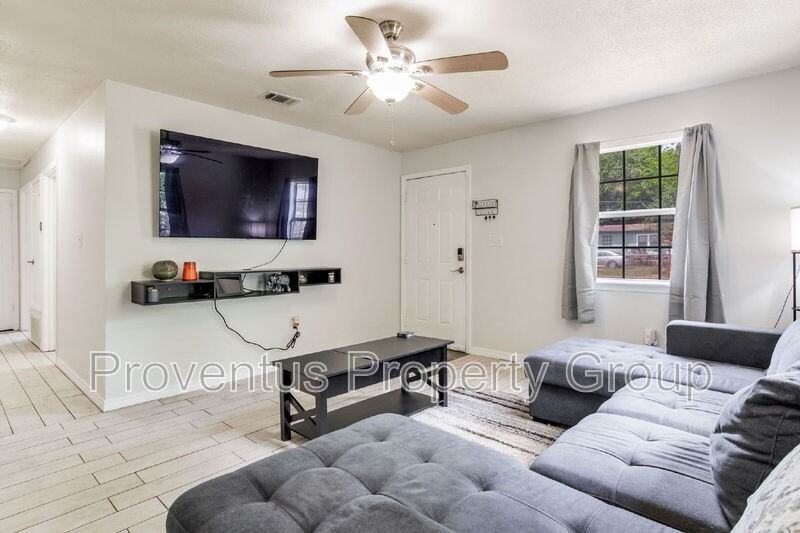 1261 Basin St - Photo 4 of 43