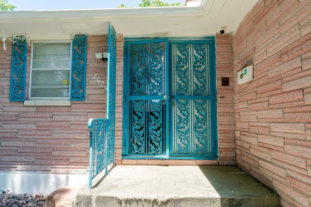 8020 Oakland Ave - Photo 4 of 17