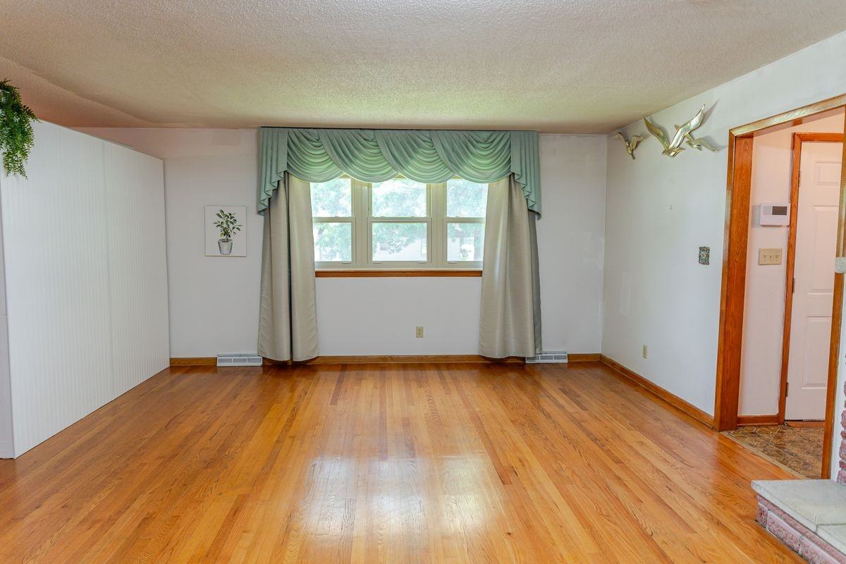 8020 Oakland Ave - Photo 7 of 17