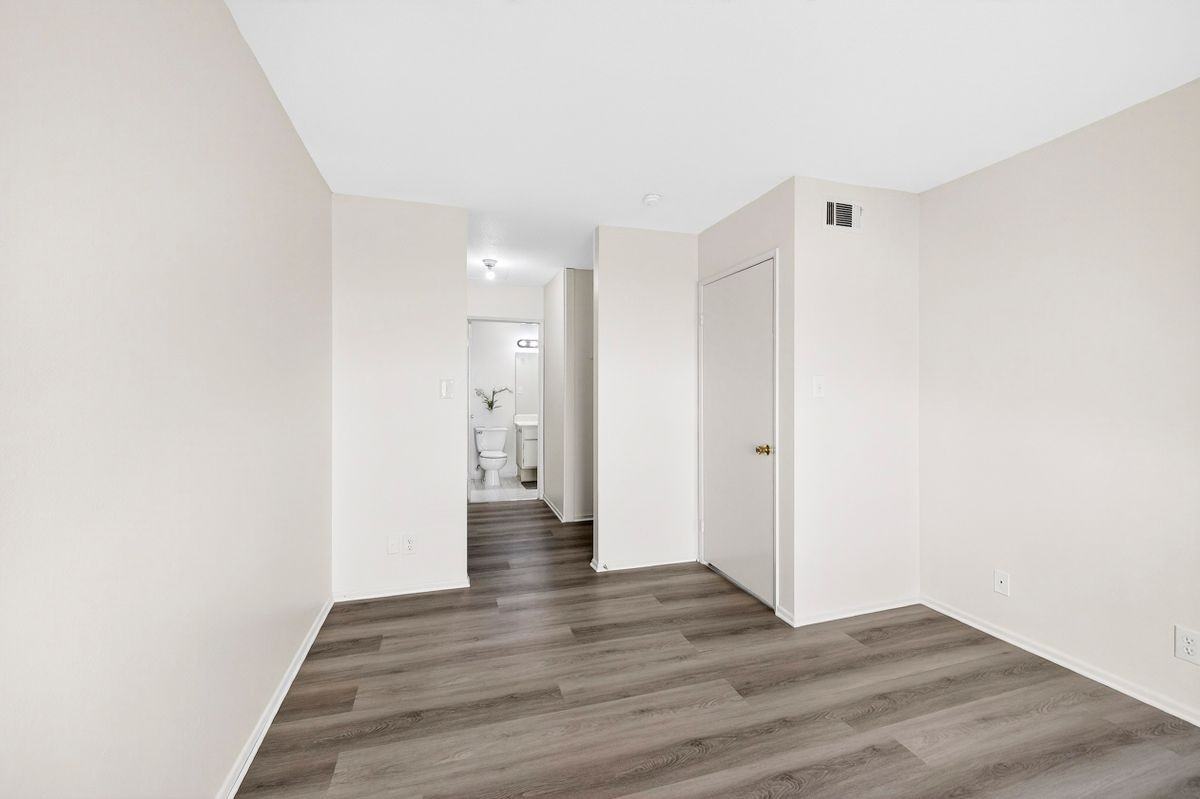 2324 Lillyvale Ave ##143 - Photo 6 of 7