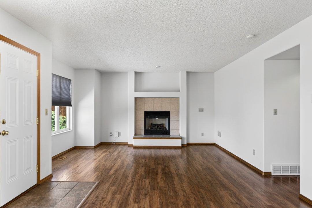 5660 Many Springs Dr - Photo 5 of 40