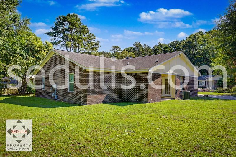 101 Drake Ct - Photo 2 of 29