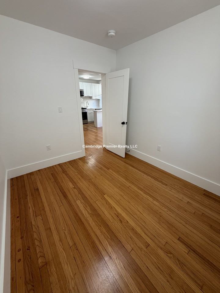 Highland Ave #3 - Photo 5 of 33