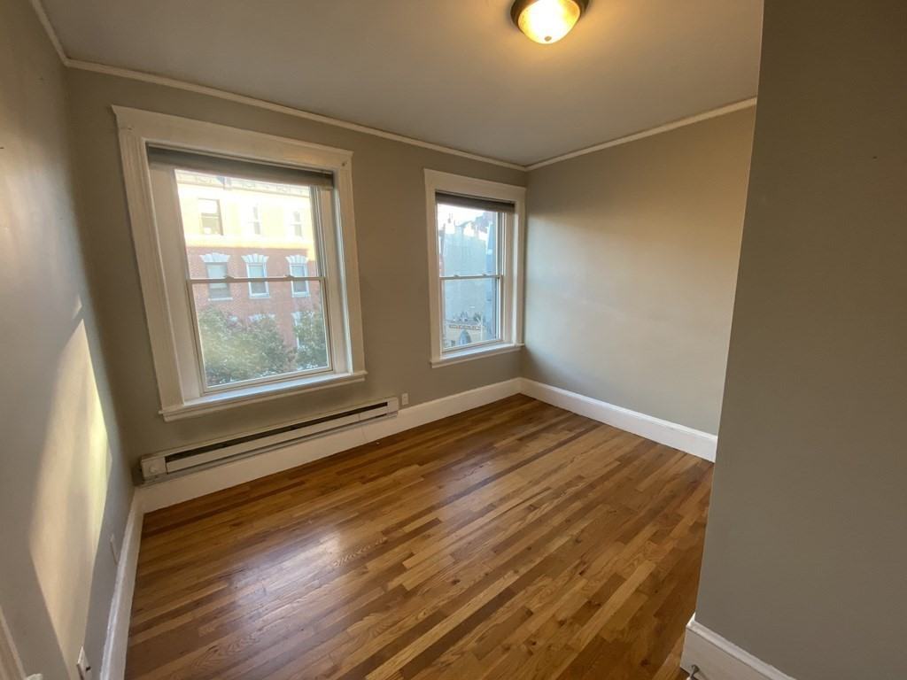 422 Hanover St #4 - Photo 6 of 12