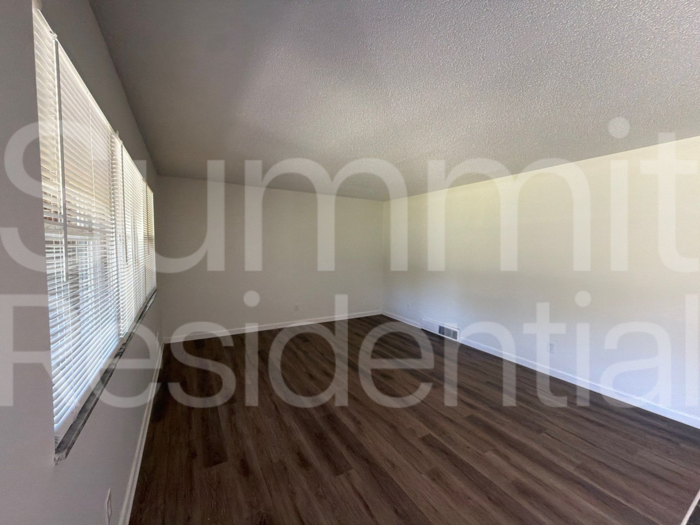 5116 Wexford Rd - Photo 3 of 22