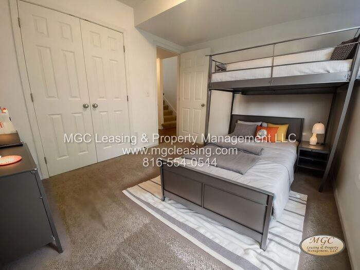 5913 Ne 42nd St - Photo 6 of 16