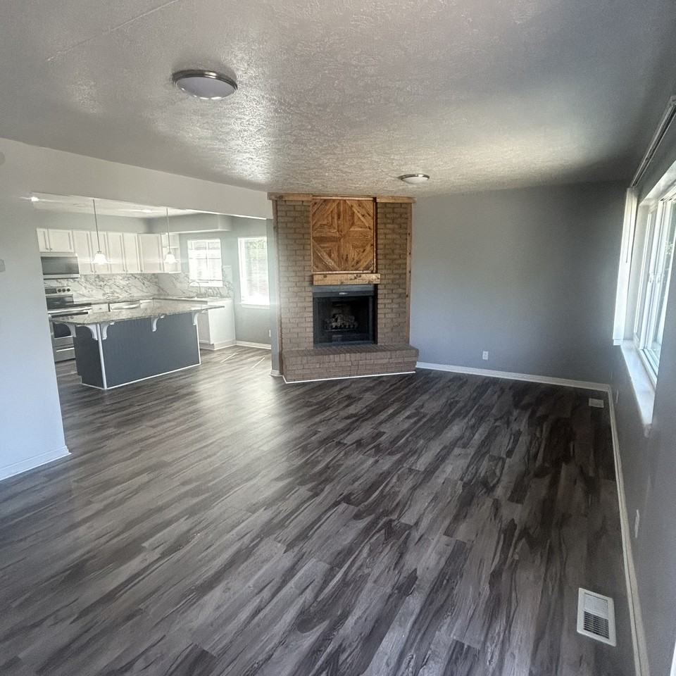 1715 E Fort Union Blvd - ELB - Photo 5 of 16