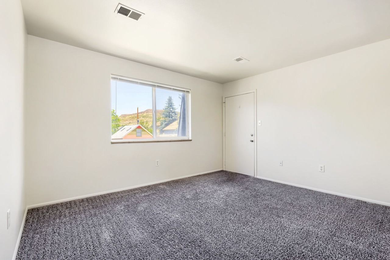 521 16th St. - Photo 7 of 13