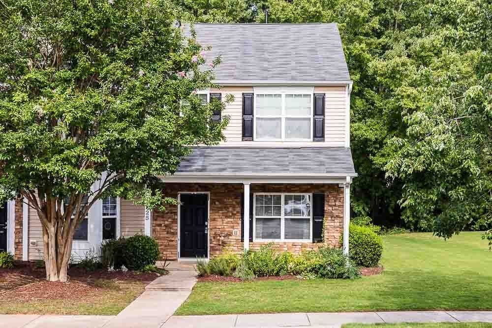 225 Hampshire Downs Drive - Photo 2 of 44