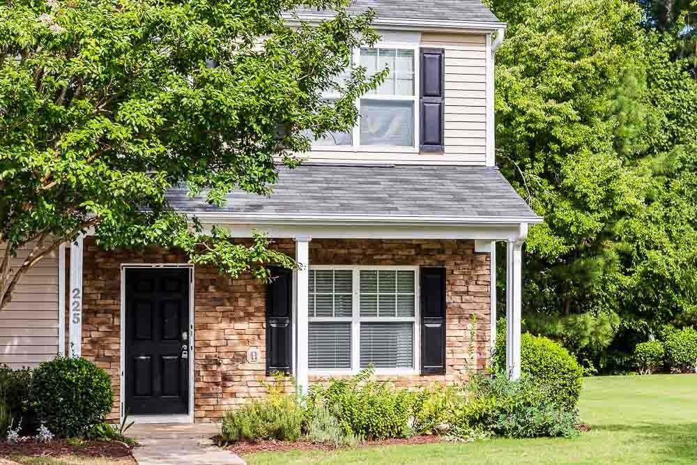 225 Hampshire Downs Drive - Photo 6 of 44
