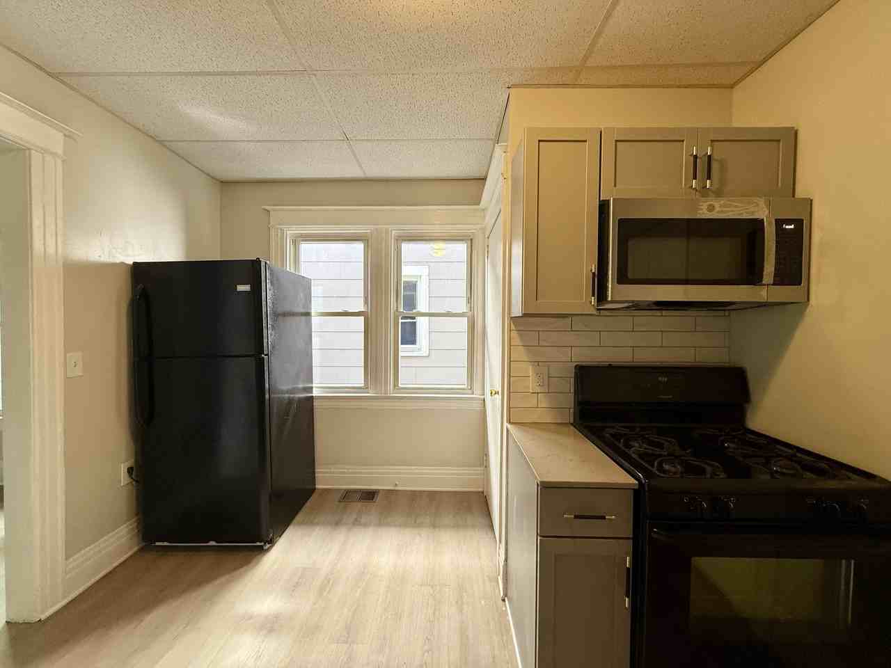 25 Trust St. - Photo 5 of 11