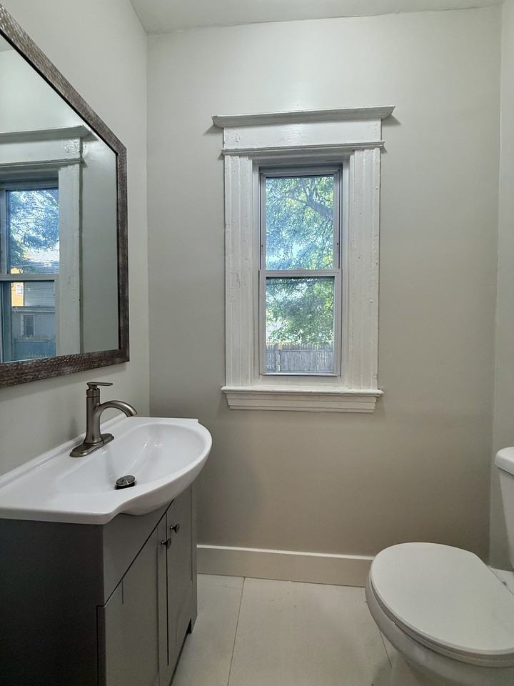 25 Trust St. - Photo 7 of 11