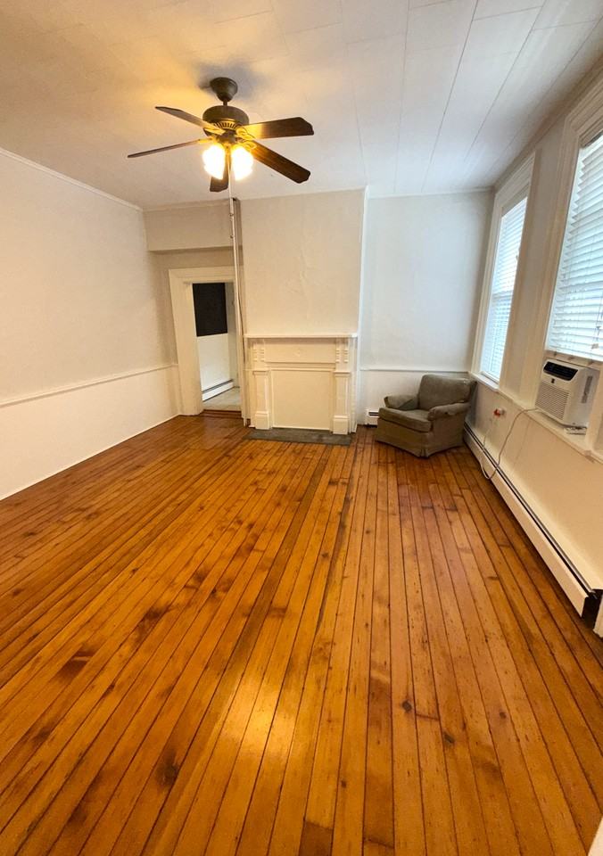 139 S 17th St #1 - Photo 5 of 16