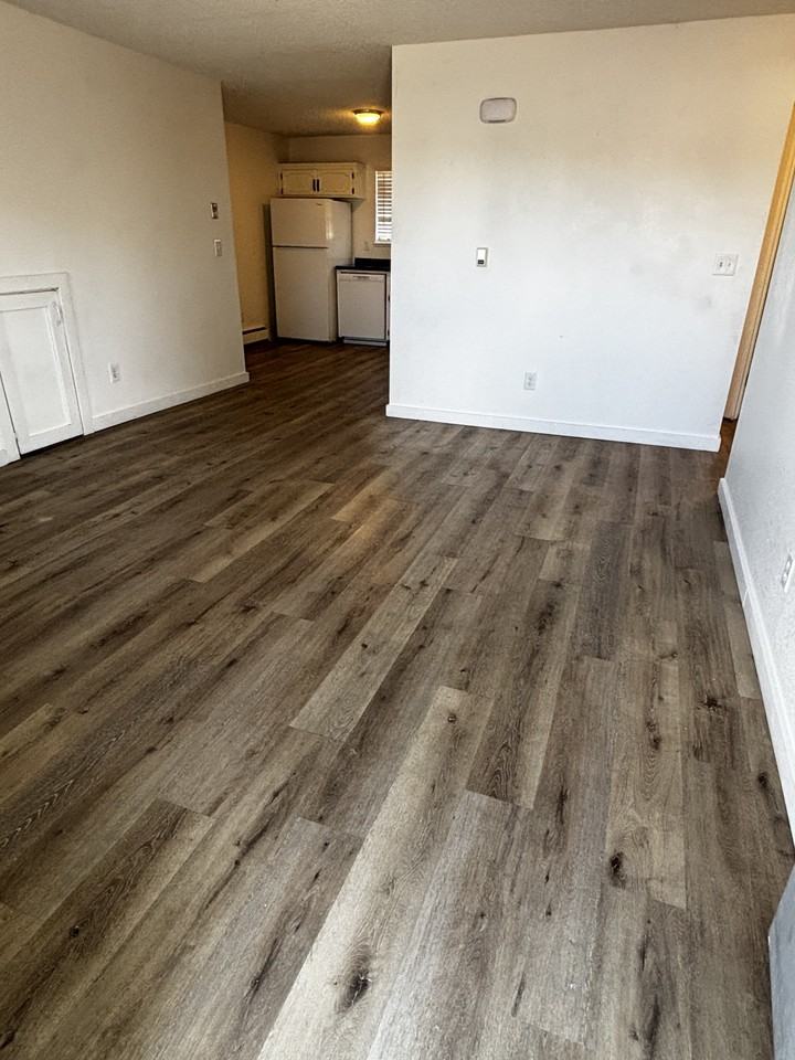 566 Garfield Dr #2 - Photo 3 of 7