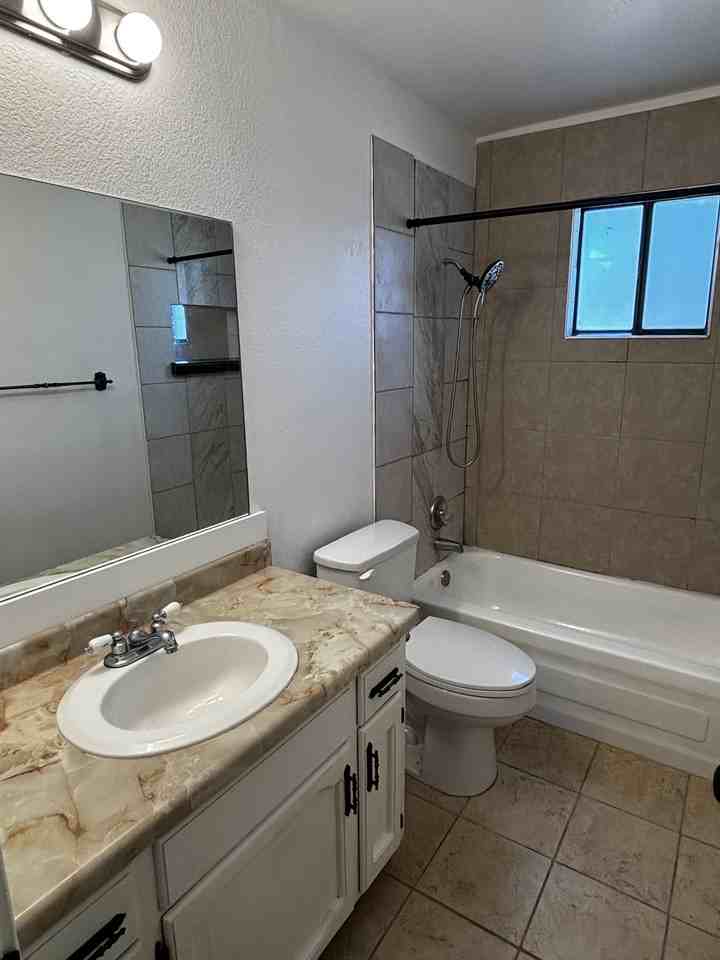 566 Garfield Dr #2 - Photo 5 of 7