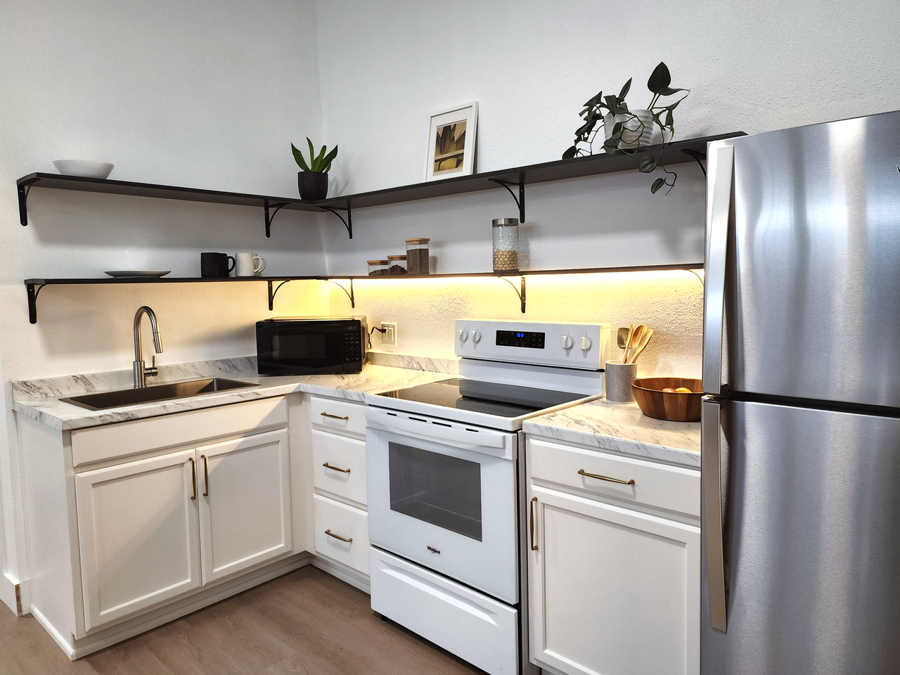 490 E Stanford St #C - Photo 5 of 7
