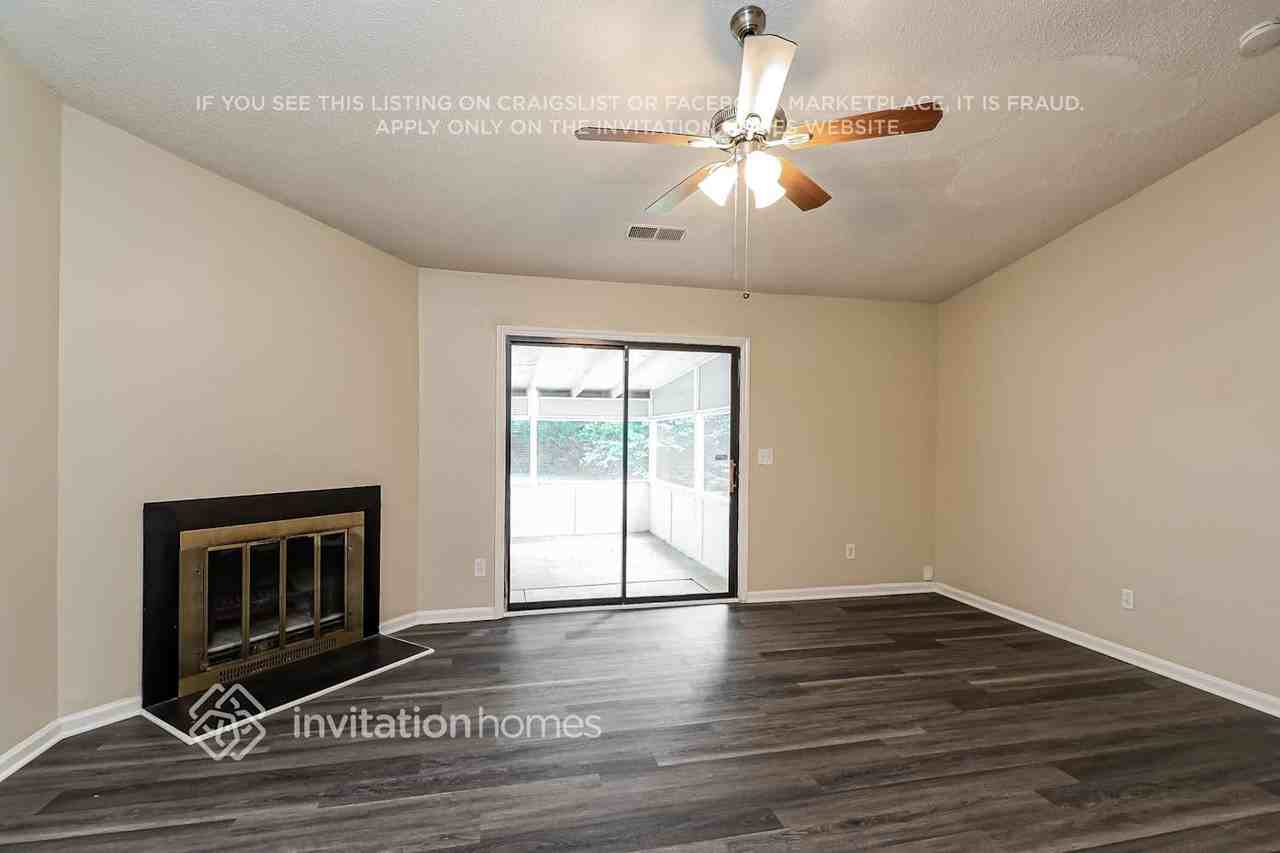 5937 Loch Arbor Ln - Photo 4 of 17