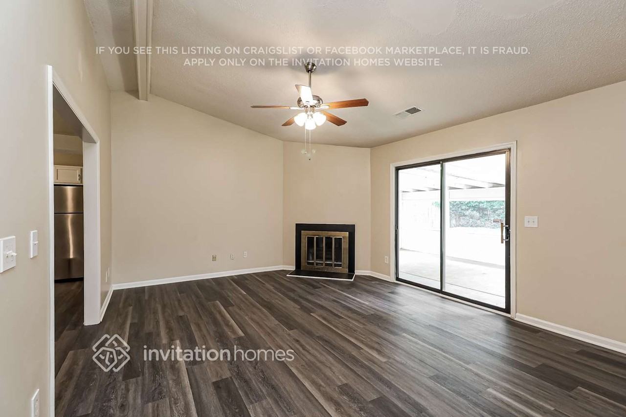 5937 Loch Arbor Ln - Photo 5 of 17