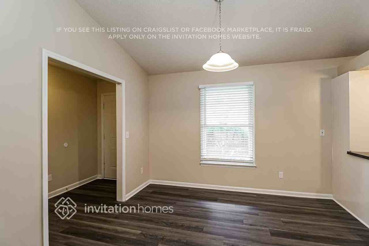 5937 Loch Arbor Ln - Photo 6 of 17