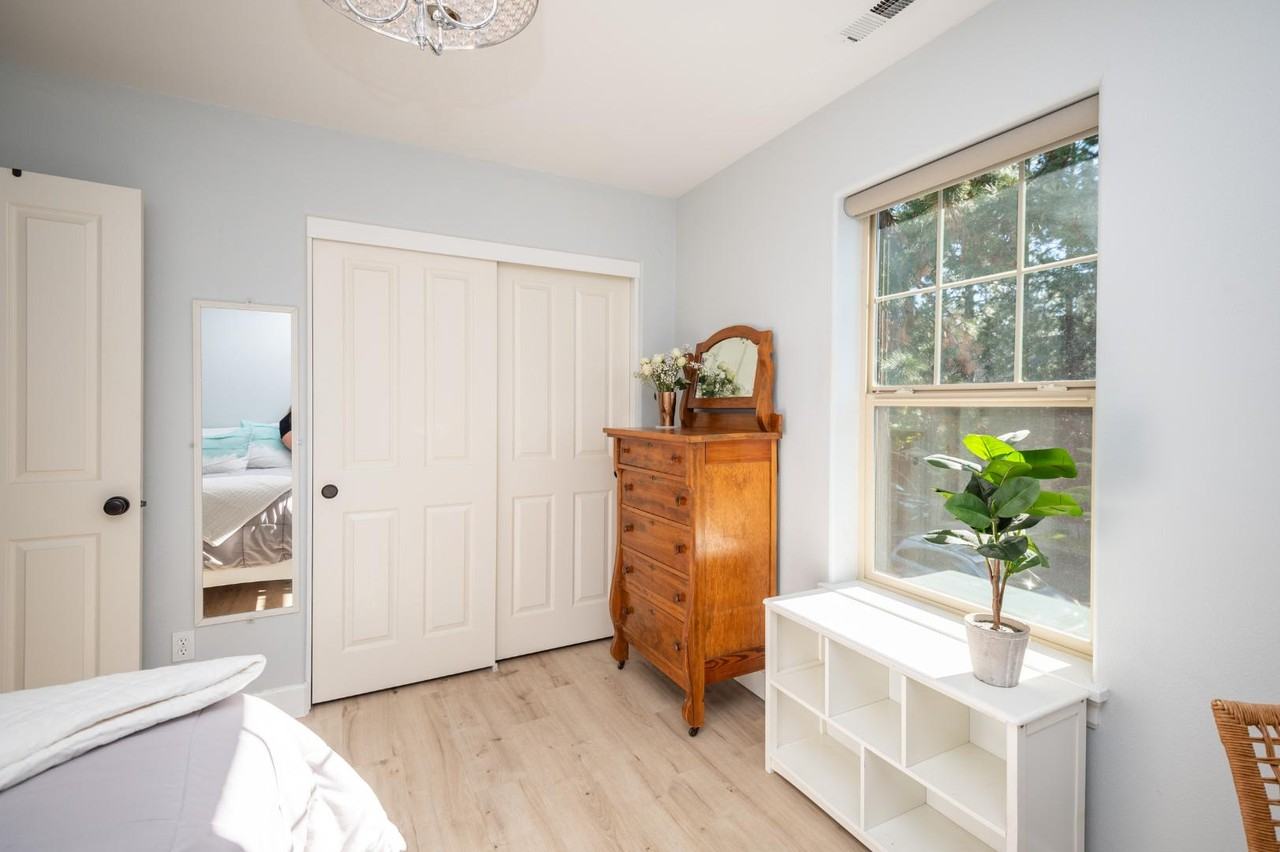 61170 Hubble St - Photo 7 of 11