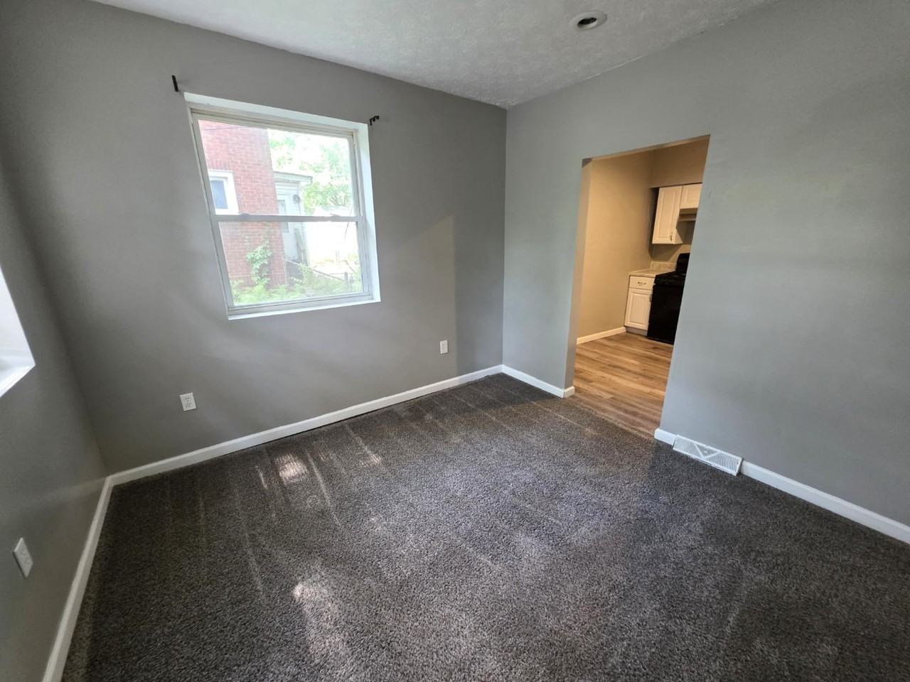 389 Sumatra Ave - Photo 7 of 20