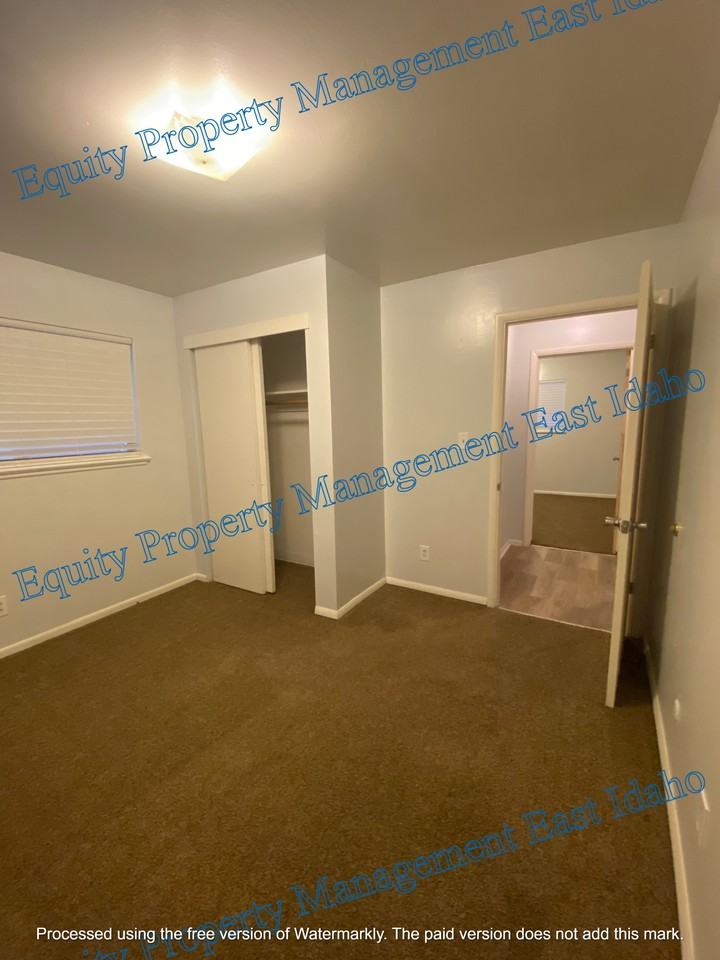 1070 Mckinley Ave #8 - Photo 5 of 10