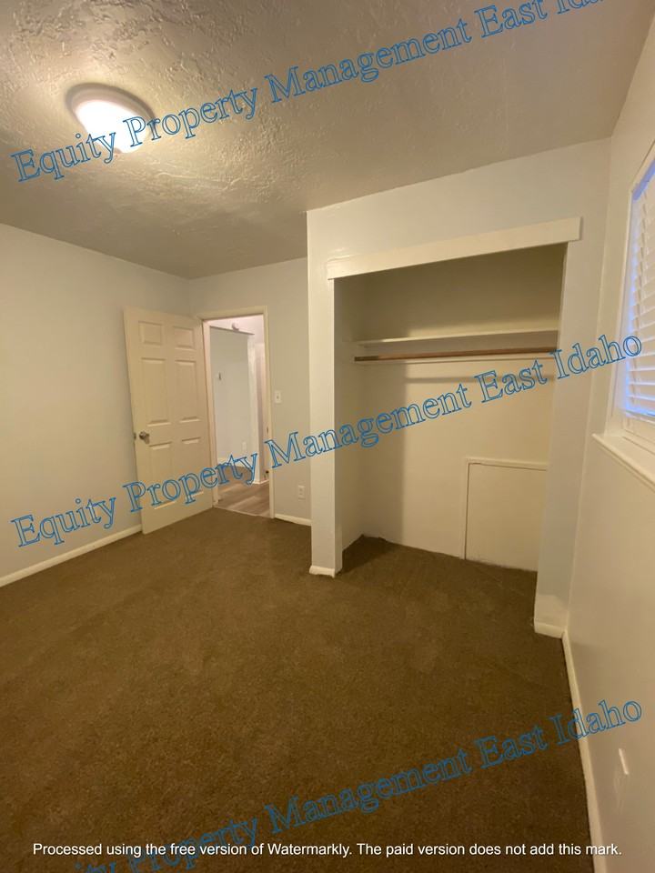 1070 Mckinley Ave #8 - Photo 7 of 10