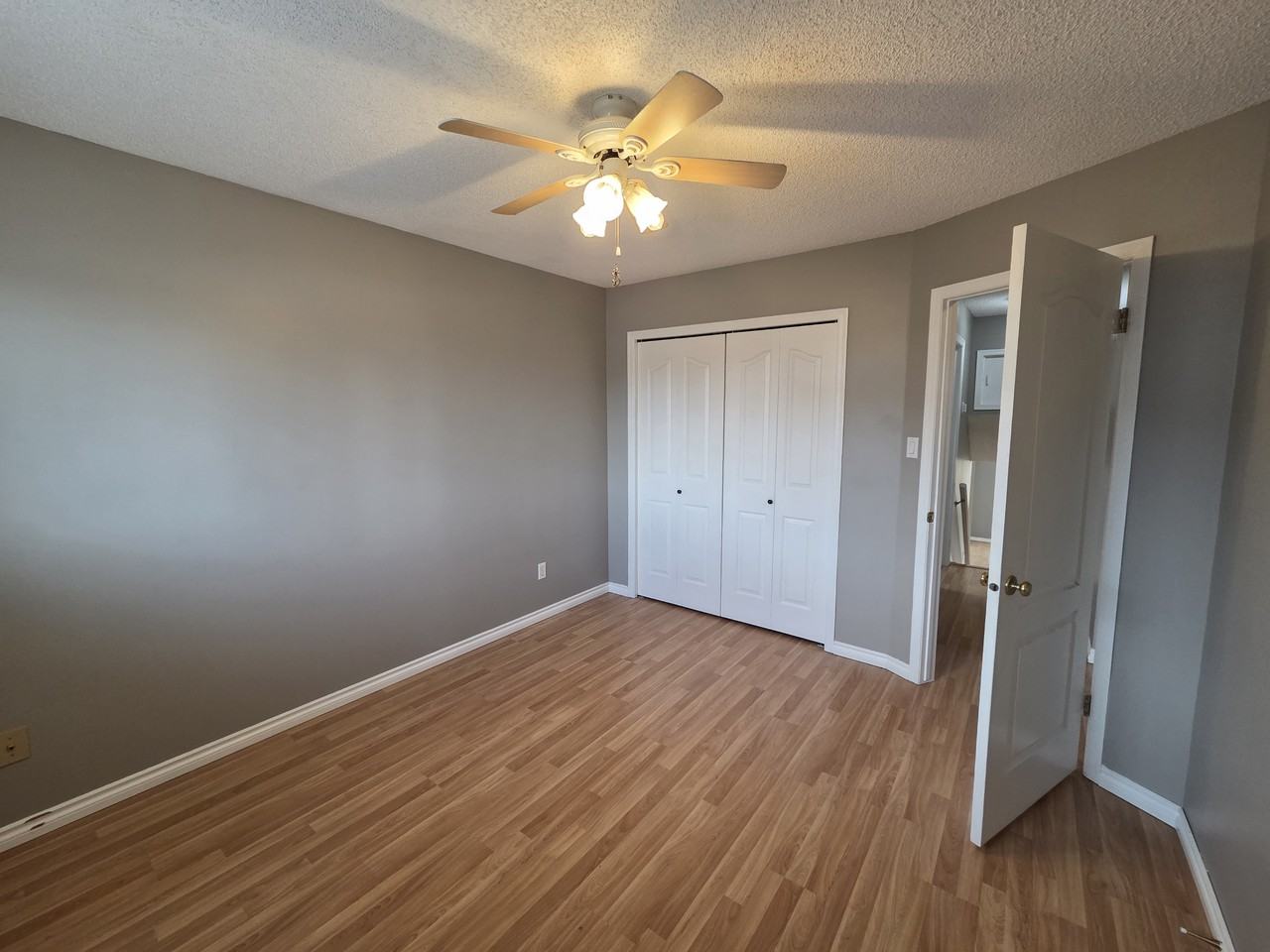 5117 41 Ave - Photo 2 of 27