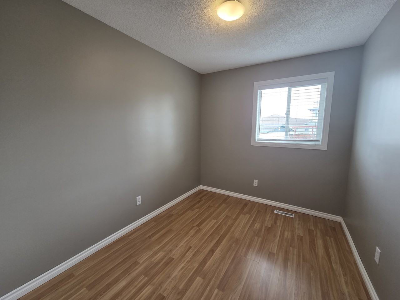 5117 41 Ave - Photo 4 of 27