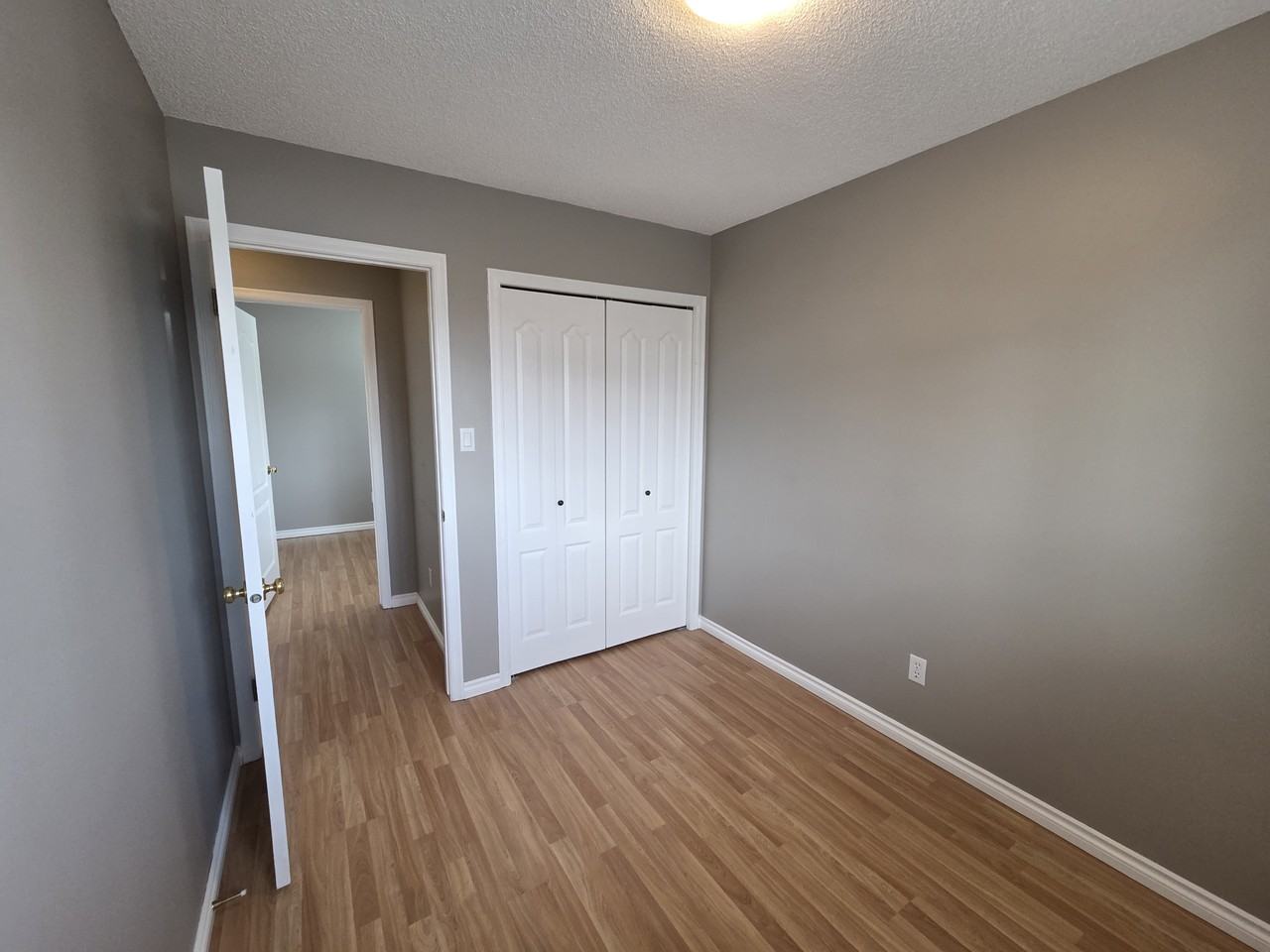 5117 41 Ave - Photo 5 of 27