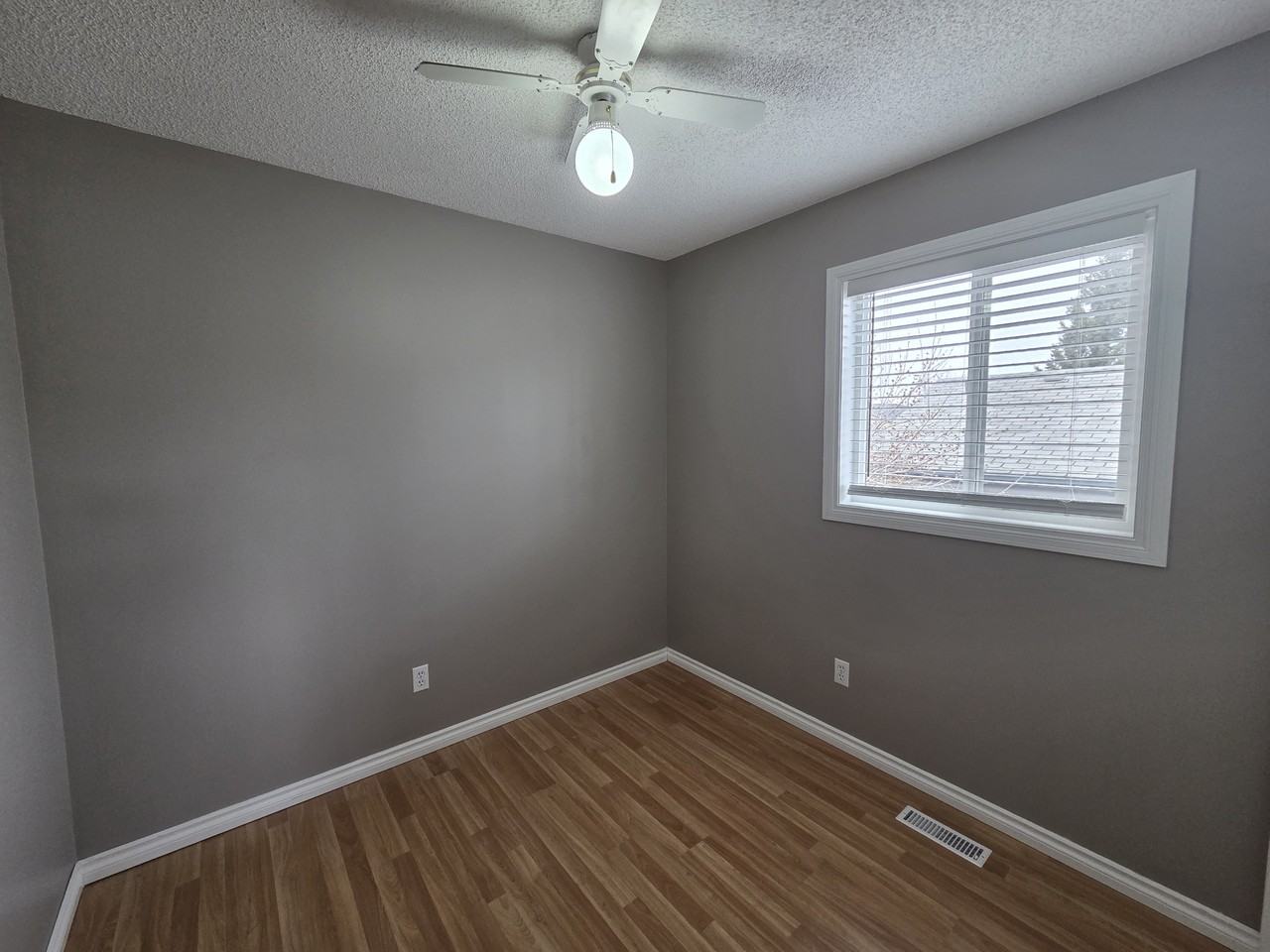 5117 41 Ave - Photo 6 of 27
