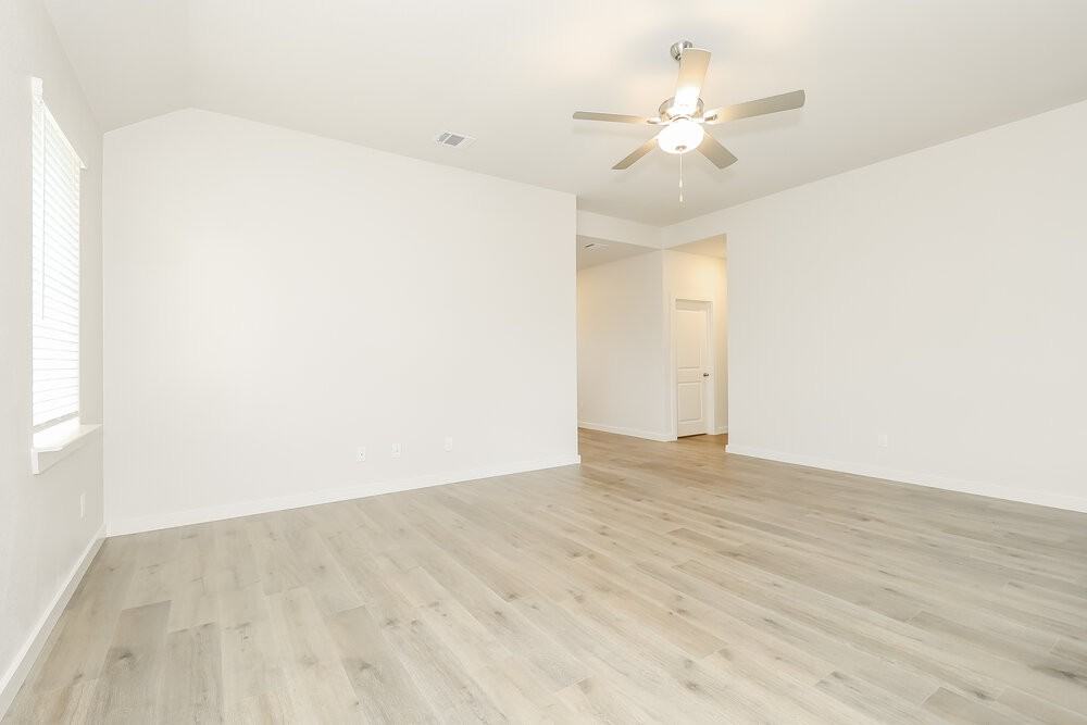 1508 Harvester Dr - Photo 3 of 16