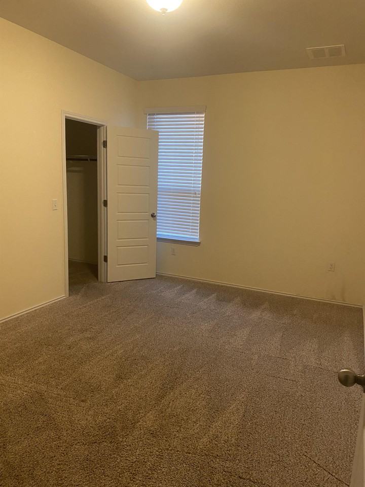 9504 Hunter Ln #1 - Photo 5 of 17