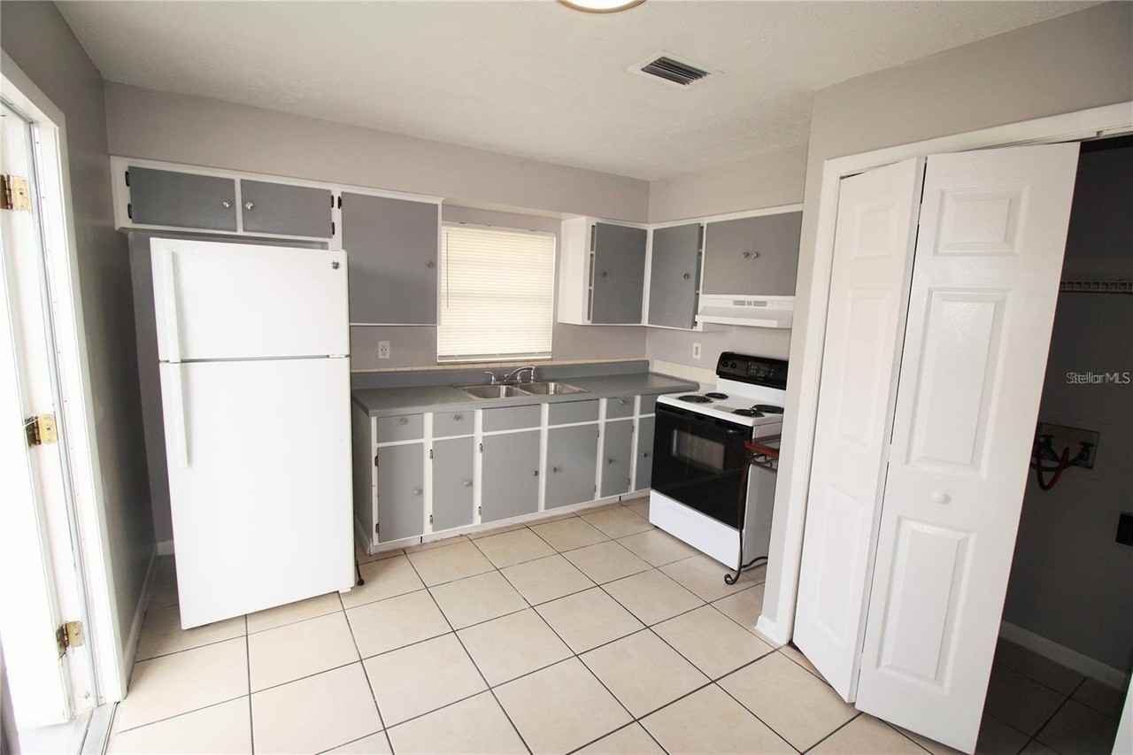 9418 N 50th St #B - Photo 2 of 8