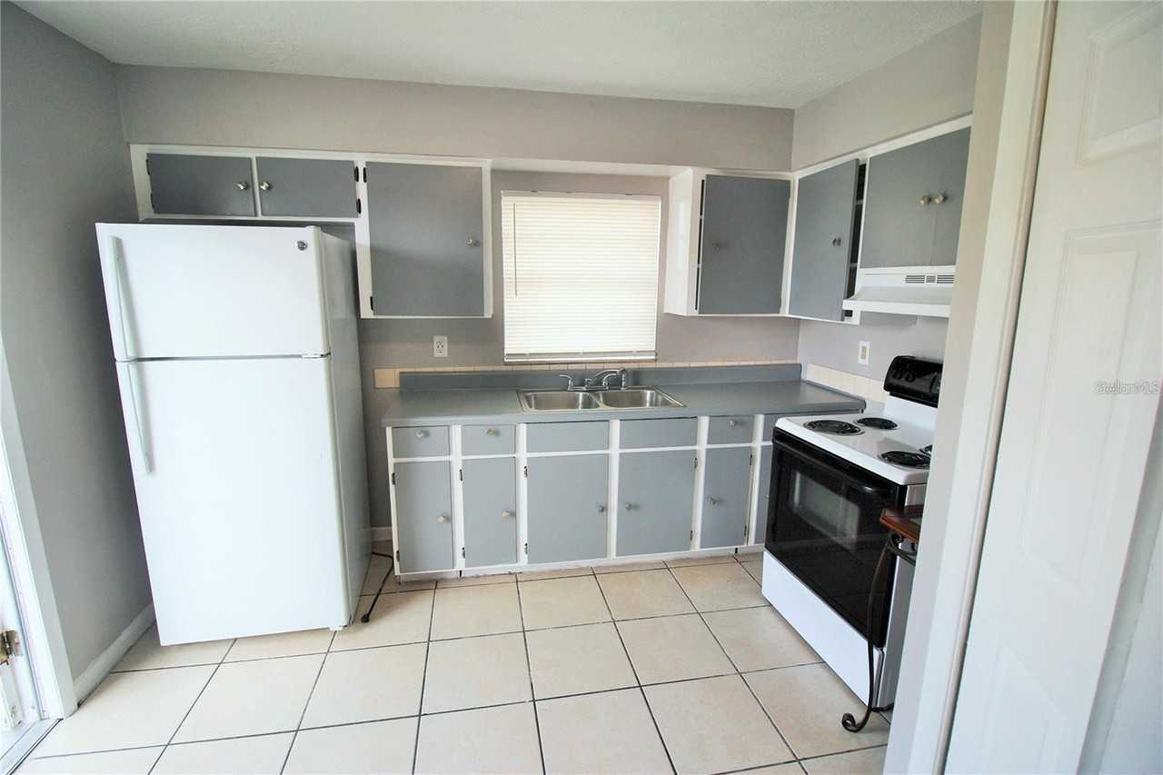 9418 N 50th St #B - Photo 3 of 8