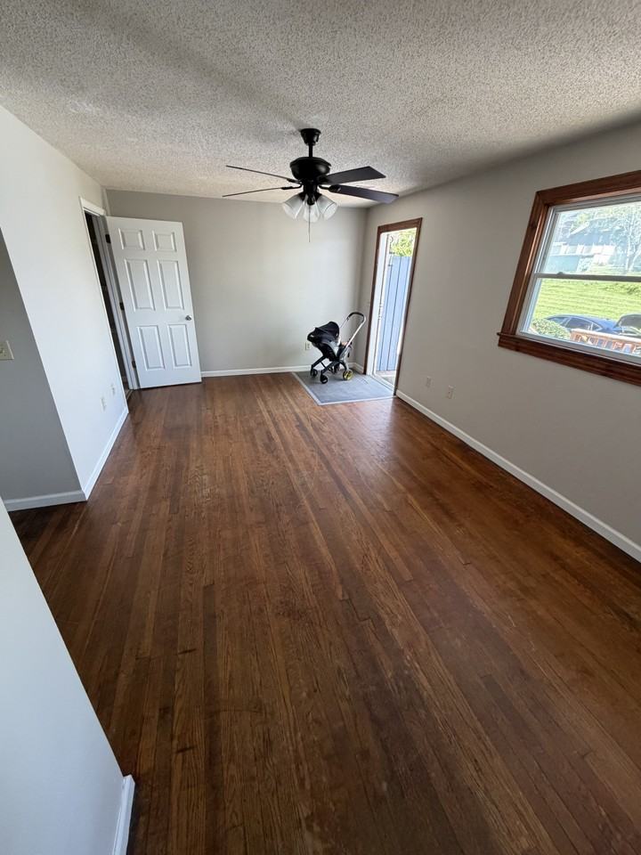 609 C St #B - Photo 2 of 7