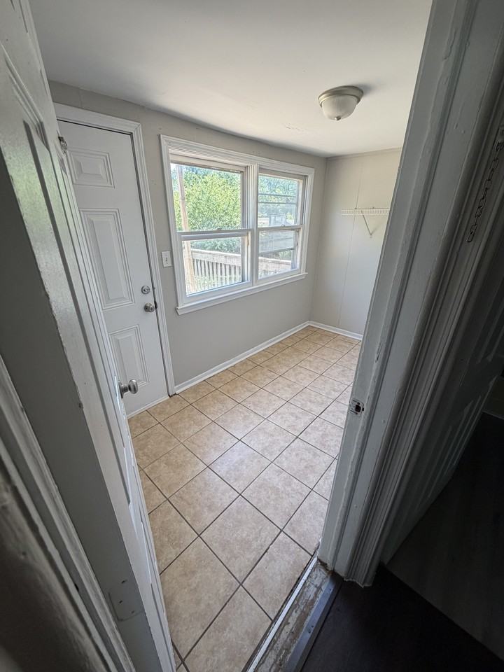 4033 Reich St #1 - Photo 5 of 9