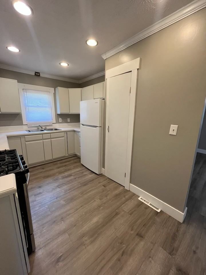 1531 Walnut St Ne #1 - Photo 3 of 21