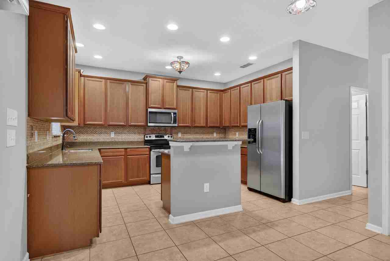 112 Kildrummy Ct #1 - Photo 4 of 45