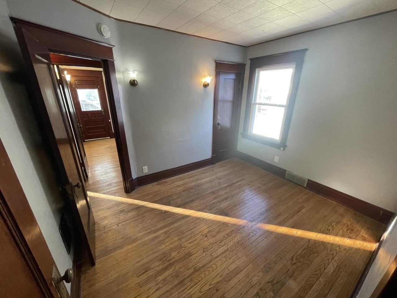 418 Colvin Ave - Photo 6 of 44
