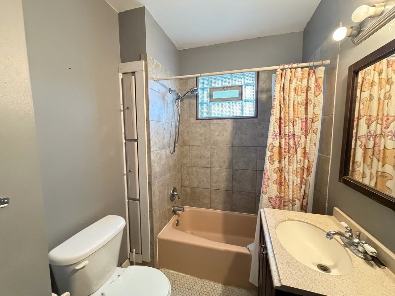 418 Colvin Ave - Photo 5 of 44