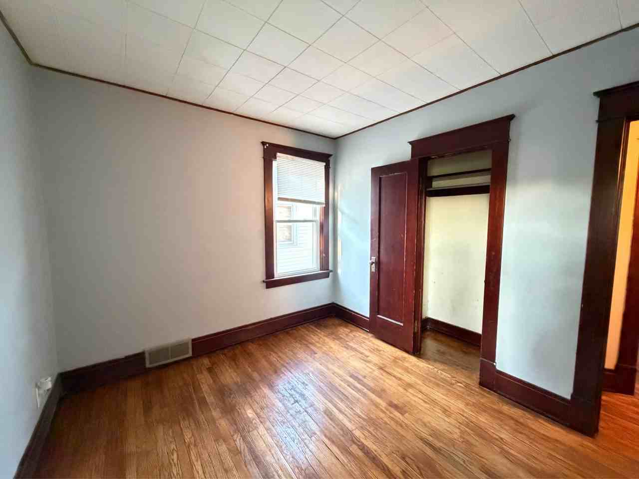 418 Colvin Ave - Photo 7 of 44