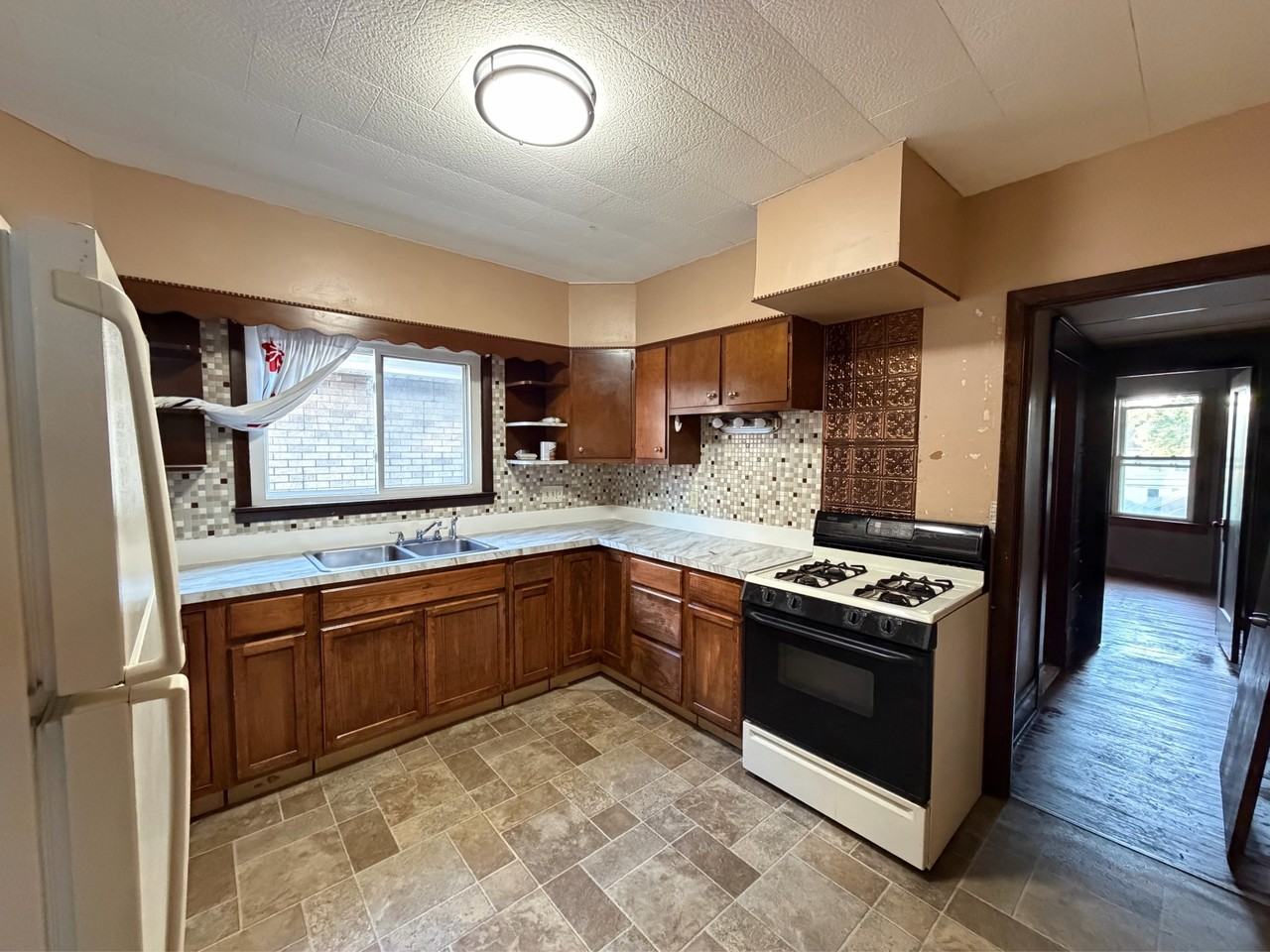 418 Colvin Ave - Photo 2 of 44