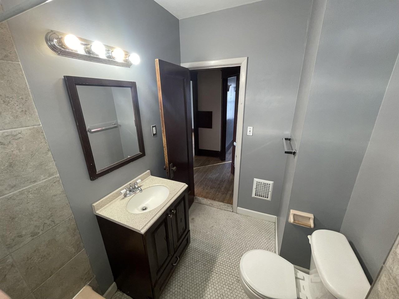 418 Colvin Ave - Photo 7 of 44
