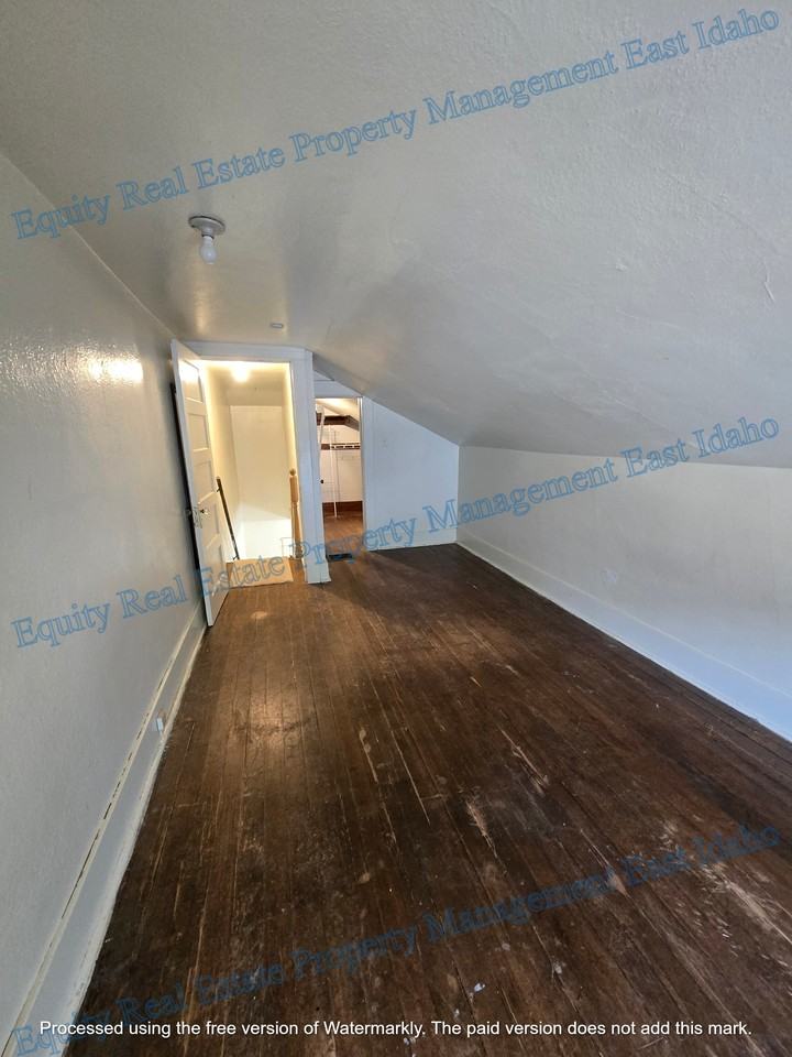 925 W Clark St #925 - Photo 7 of 42
