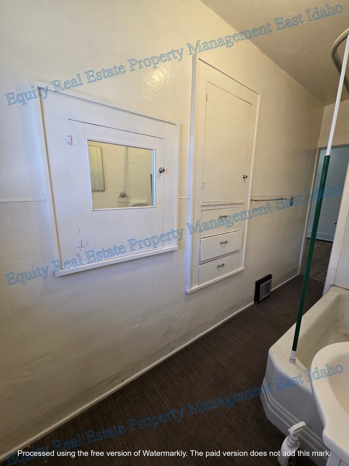 925 W Clark St #925 - Photo 2 of 42